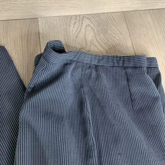 Giorgio Armani Borgo21 Pants Women 42 Black Pinstripe Pleat Front Hip Button/Zip - Picture 3 of 11